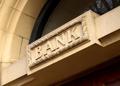 outside-of-bank-with-sign